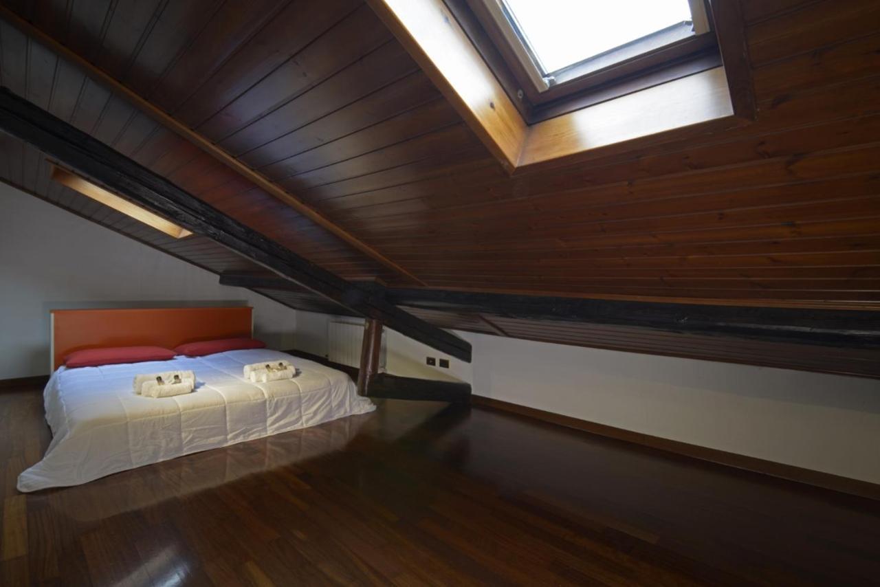 Cenisio - Corso Sempione Accogliente Mansarda Di Design Apartamento Milão Exterior foto